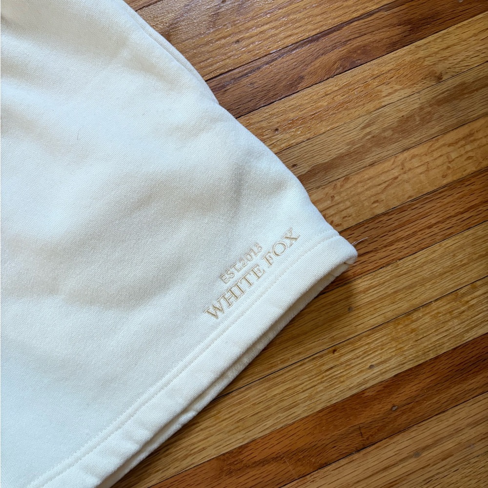 white fox shorts - Picture 3 of 4